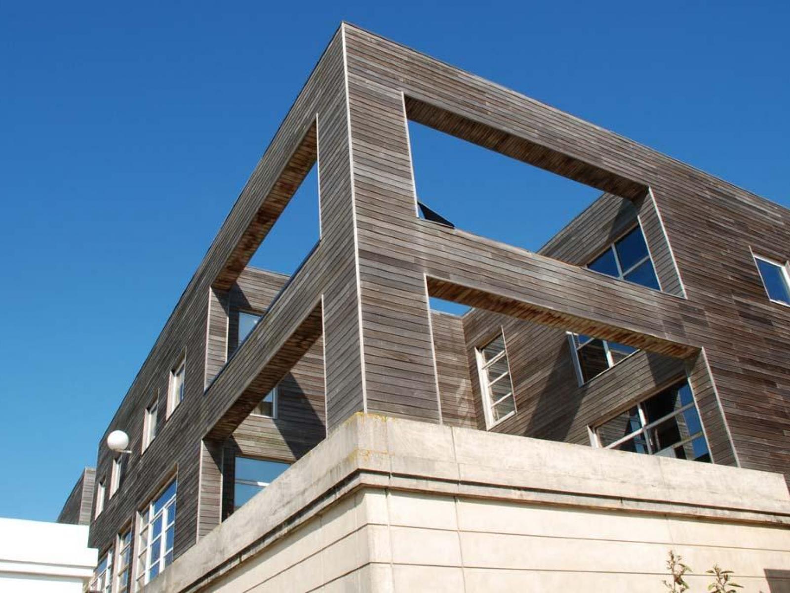 Lycée Hôtelier de La Rochelle element of the facade